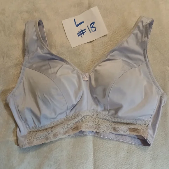 Rhonda Shear Lavender Lace Trim Bra - Picture 1 of 1